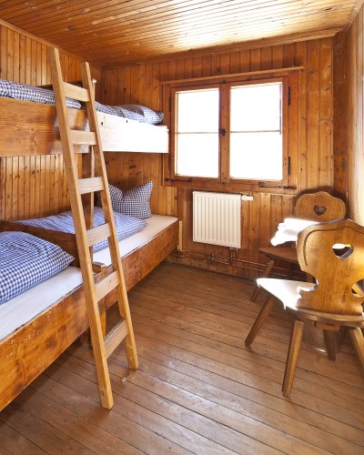 Das Vierbettzimmer auf der Wannenkopfhütte ist ideal für Familien.