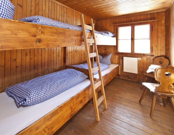 Uriges Vierbettzimmer auf der Wannenkopfhütte