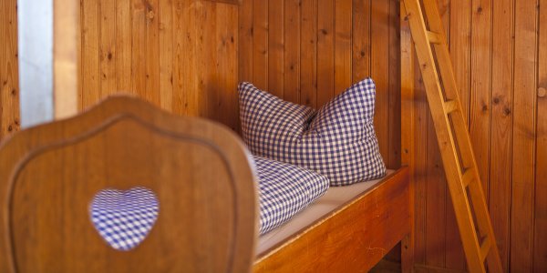 Hüttenglück pur - urige Zimmer auf der Wannenkopfhütte Die Zimmer der Wannenkopfhütte sind urig und rustikal im Allgäuer Stil eingerichtet.