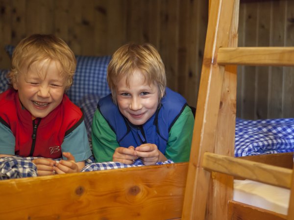 Lachende Gesichter beim Familien-Hüttenurlab auf der urigen Wannenkopfhütte!