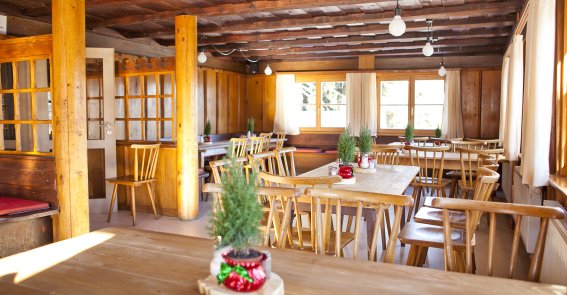 Das urgemütliche Stuben-Feeling Die Stube der Wannenkopfhütte bietet viel Platz für gesellige Stunden und leckere Speisen