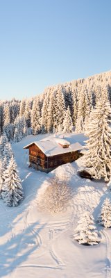 Traumhafte Alleinlage in den verschneiten Alpen