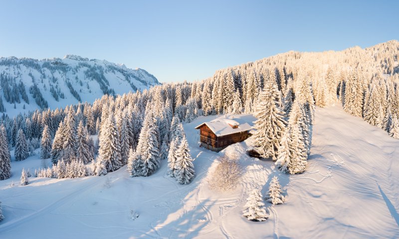 Traumhafte Alleinlage in den verschneiten Alpen