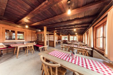 Die urige Hüttenstube auf der Wannenkopfhütte