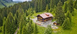 Die Wannenkopfhütte bei Oberstdorf ist eine urige Allgäuer Berghütte mit traumhaftem Blick auf die Berge. Die Wannenkopfhütte bei Oberstdorf