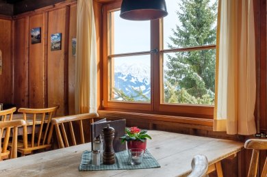 Gemütliche Stuben der Wannenkopfhütte im Allgäu
