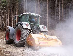 Fendt Vario mit modifizierter Kirpy Gesteinsfräse