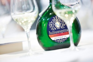Weingut Juliusspital - Juspi-Gläser und Bocksbeutel