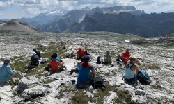 Urwege3 Pause mit bestem Dolomitenblick