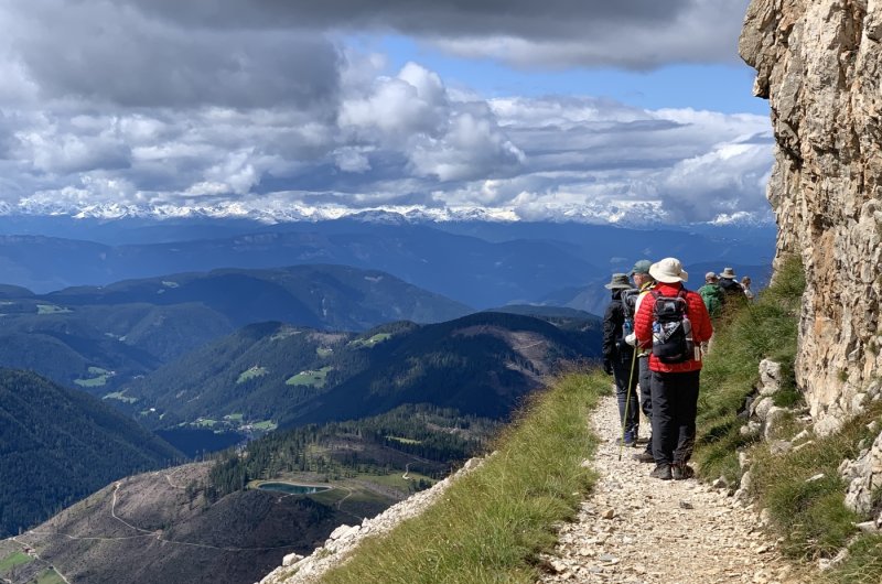 Rosengarten mit Blick zum Karrerpass