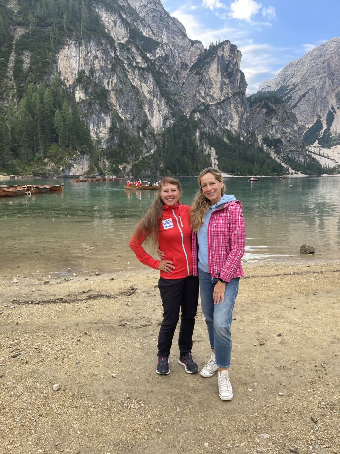 Tamina und Rita am Pragser Wildsee angekommen