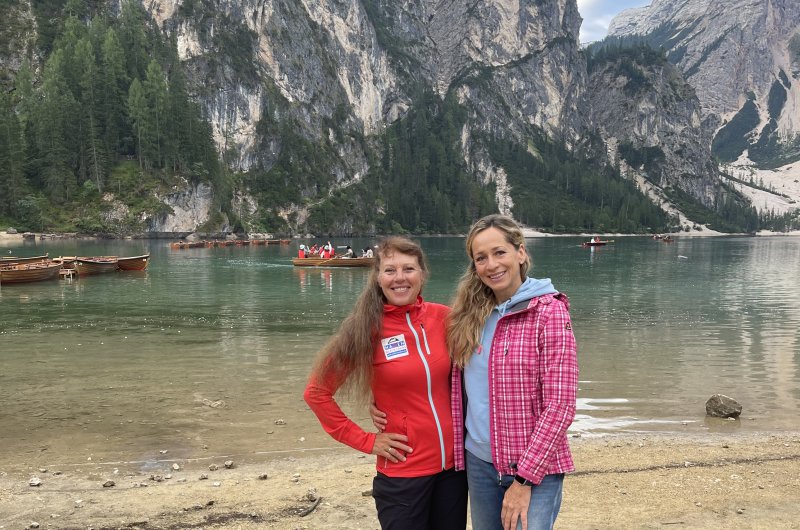 Tamina und Rita am Pragser Wildsee angekommen