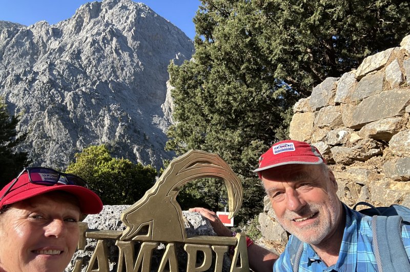 Eingang Samaria mit Rita und Winni