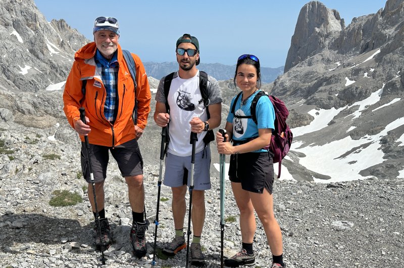 Gruppe mit Pico Urriellu (2.519 m) hinten rechts