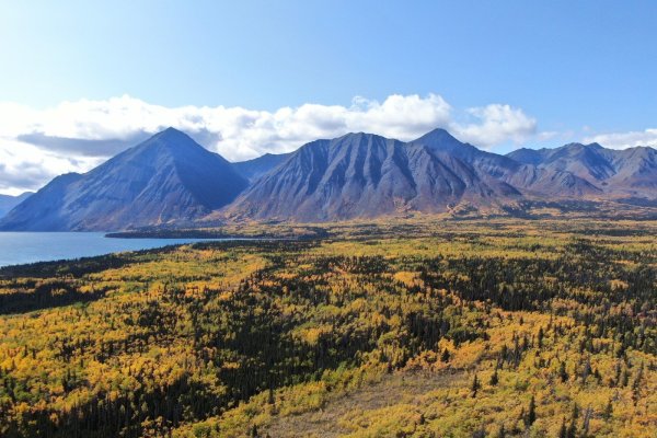 Kluane Mountainrange - Kathleen Lake