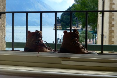 Bergschuhe mit Gardasee