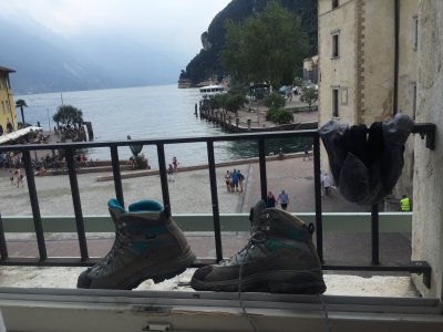 Bergschuhe und Gardasee M-G