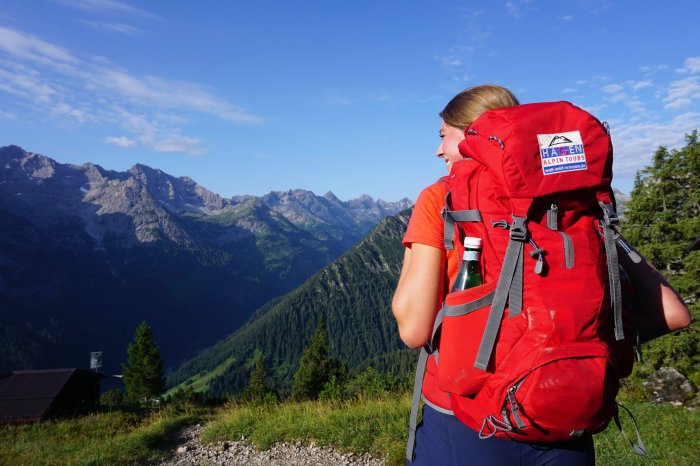 Juliana mit Rucksack