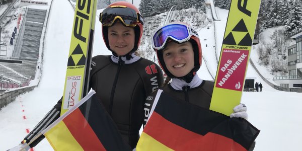 Hoffen auf ein schwarz-rot-goldenes Jubelwochenende: Carina Vogt (links) und Katharina Althaus beim Abschlusstraining zum Heim-W