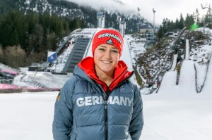 Freut sich auf gemeinsame Großschanzen-Weltcups mit den Männern: Olympiasiegerin Carina Vogt. Ob sie und die internati1229583391