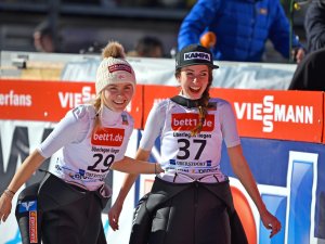 Maren Lundby (NOR) und Ursa Bogataj (SLO)