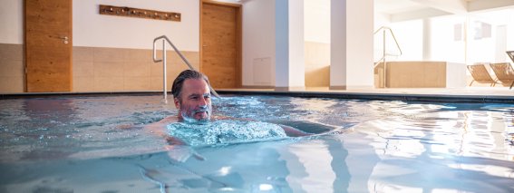 Hotelschwimmbad Wellnessbereich