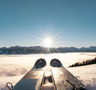 Atemberaubender bergblick beim Skifahren