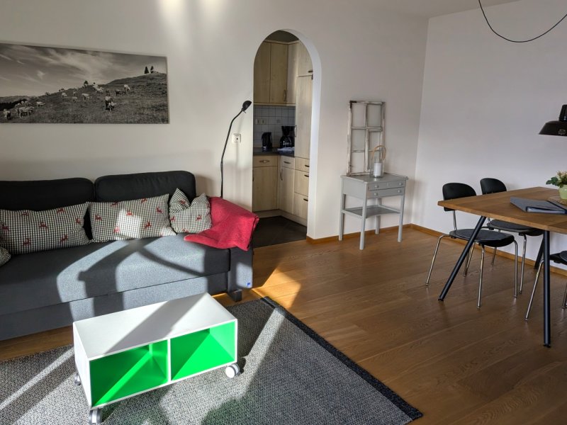 Wohnzimmer mit Esstisch