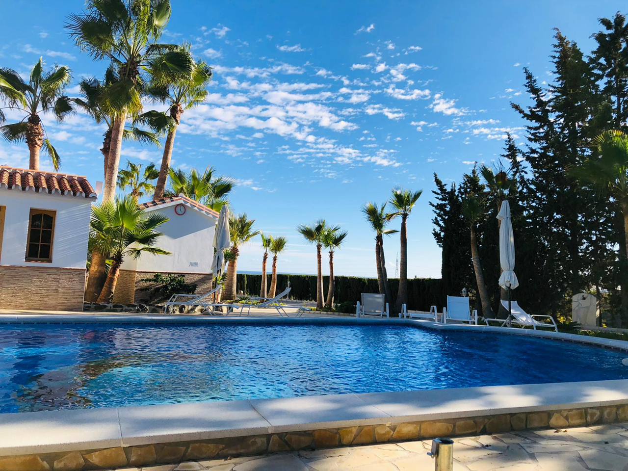 Hier stilvoll abhängen - mit Meerblick Finca el Morisco Pool mit Sauna